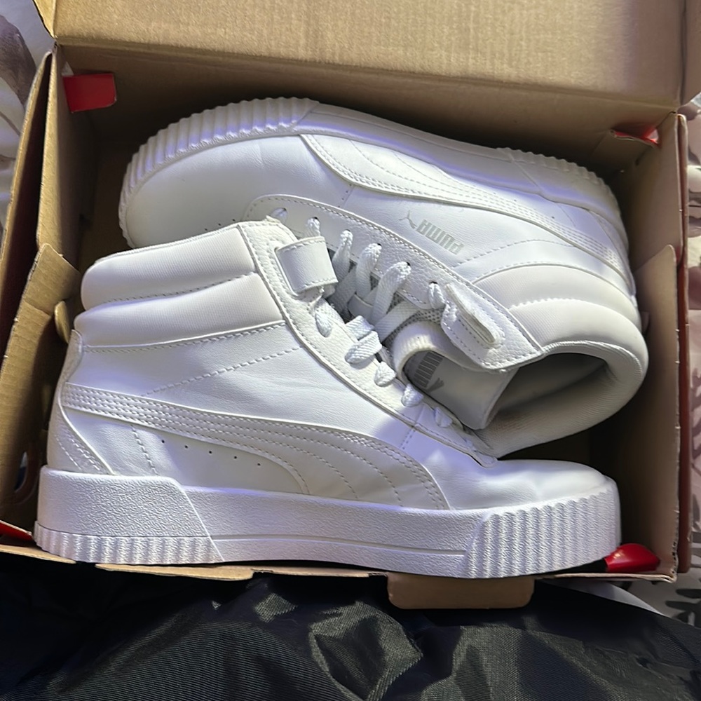 Women’s Puma Carina Mid